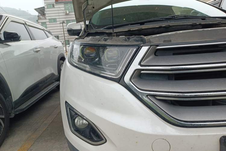 Used Ford Edge 2016 EcoBoost 245 Two-Wheel-Drive Titanium 7-Seater Right Front Headlight