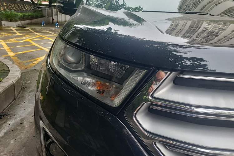 Used Ford Edge 2016 EcoBoost 245 Two-Wheel-Drive Titanium 5-Seater Right Front Headlight