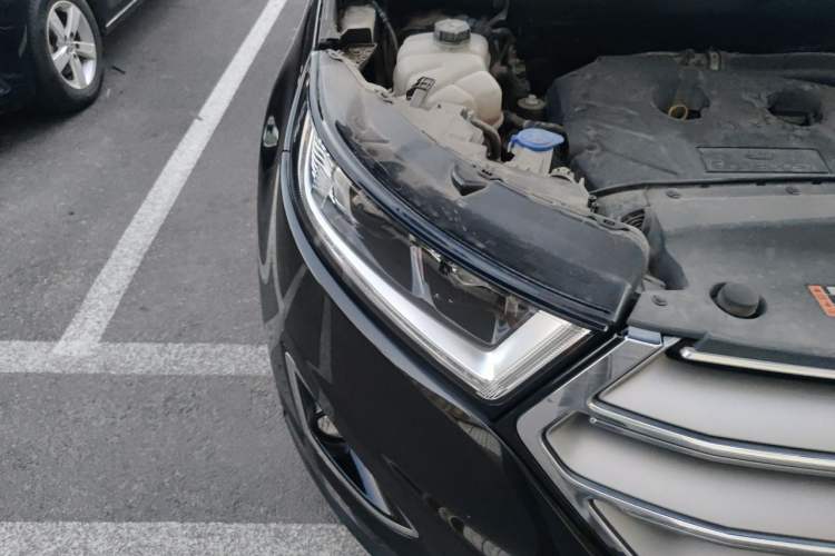 Used Ford Edge 2016 EcoBoost 245 Four-Wheel Drive Titanium 7-Seater Right Front Headlight