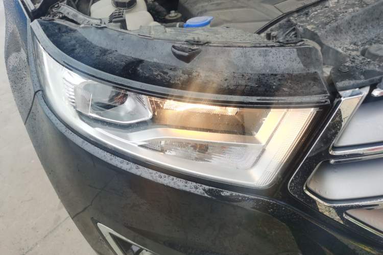 Used Ford Edge 2016 EcoBoost 245 Two-Wheel-Drive Titanium 5-Seater Right Front Headlight