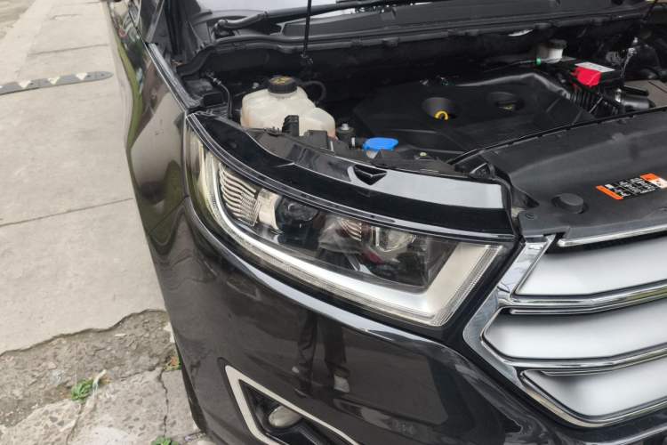 Used Ford Edge 2016 EcoBoost 245 Two-Wheel-Drive Titanium 7-Seater Right Front Headlight