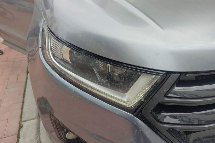 Used Ford Edge 2016 EcoBoost 245 Four-Wheel Drive Titanium Edition 7-Seater Right Front Headlight