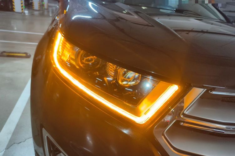 Used Ford Edge 2016 EcoBoost 245 Four-Wheel Drive Titanium 7-Seater Right Front Headlight