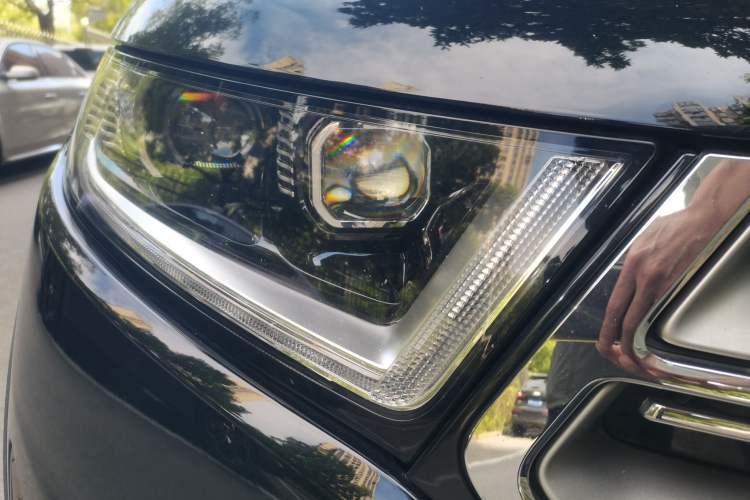 Used Ford Edge 2016 EcoBoost 245 Two-Wheel-Drive Titanium 7-Seater Right Front Headlight