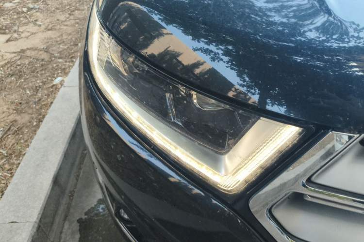 Used Ford Edge 2016 EcoBoost 245 Two-Wheel-Drive Titanium 7-Seater Right Front Headlight