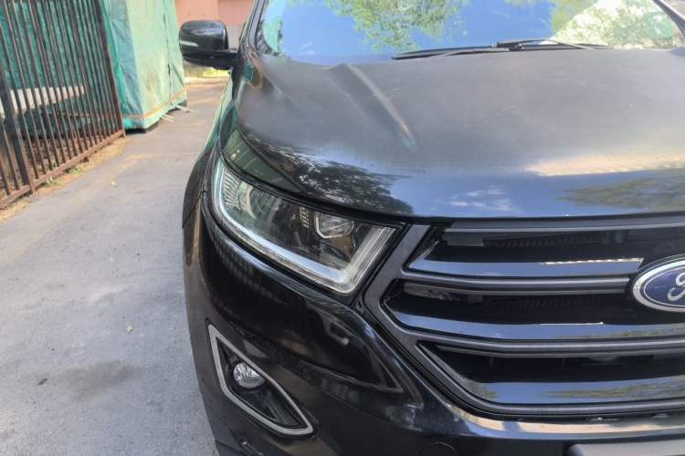 Used Ford Edge 2016 EcoBoost 245 Two-Wheel-Drive Titanium 7-Seater Right Front Headlight