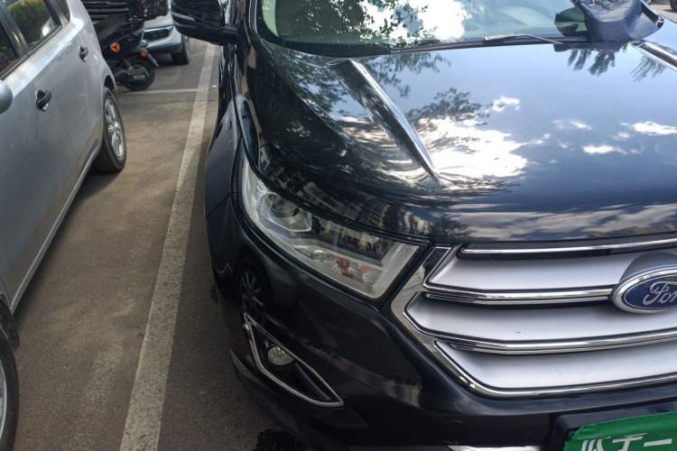 Used Ford Edge 2016 EcoBoost 245 Two-Wheel-Drive Titanium 5-Seater Right Front Headlight