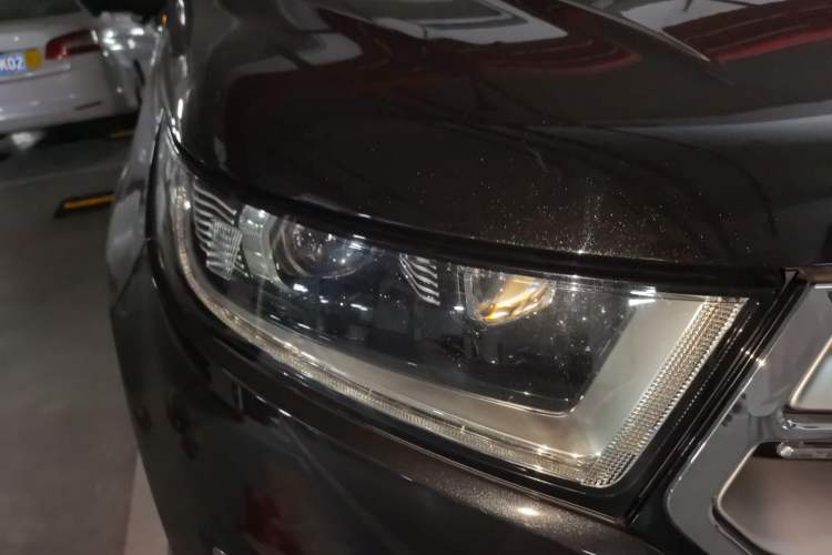 Used Ford Edge 2016 EcoBoost 245 Two-Wheel-Drive Titanium 7-Seater Right Front Headlight
