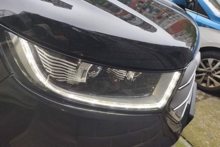 Used Ford Edge 2016 EcoBoost 245 Two-Wheel-Drive Titanium 7-Seater Right Front Headlight