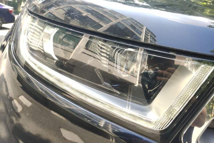 Used Ford Edge 2016 EcoBoost 245 Two-Wheel-Drive Titanium 7-Seater Right Front Headlight