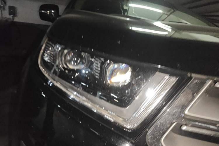 Used Ford Edge 2016 EcoBoost 245 Four-Wheel Drive Titanium 7-Seater Right Front Headlight
