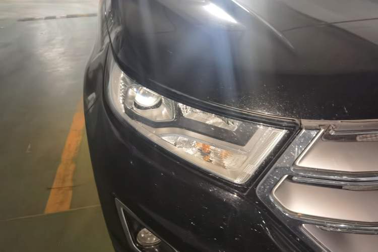 Used Ford Edge 2016 EcoBoost 245 Two-Wheel-Drive Titanium 5-Seater Right Front Headlight