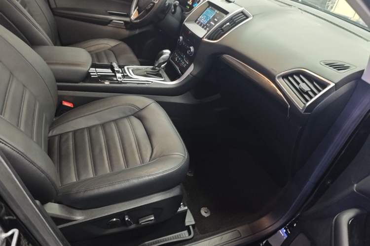 Used Ford Edge 2016 EcoBoost 245 Four-Wheel Drive Titanium Edition 7-Seater Right Front Seat
