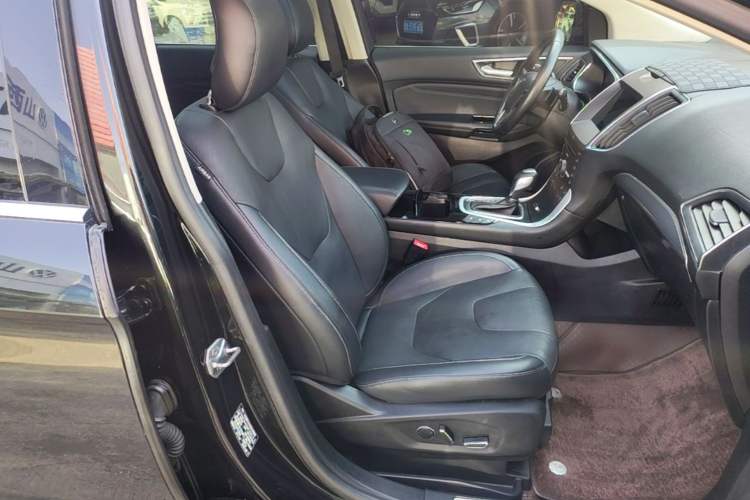 Used Ford Edge 2016 EcoBoost 245 Four-Wheel Drive Titanium 7-Seater Right Front Seat