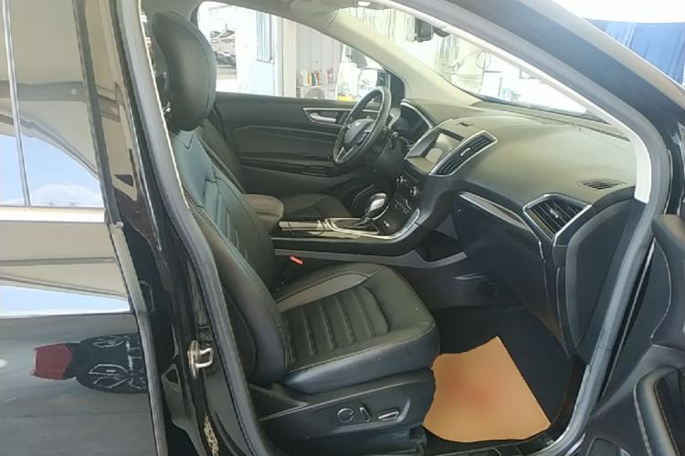 Used Ford Edge 2016 EcoBoost 245 Two-Wheel-Drive Titanium 7-Seater Right Front Seat