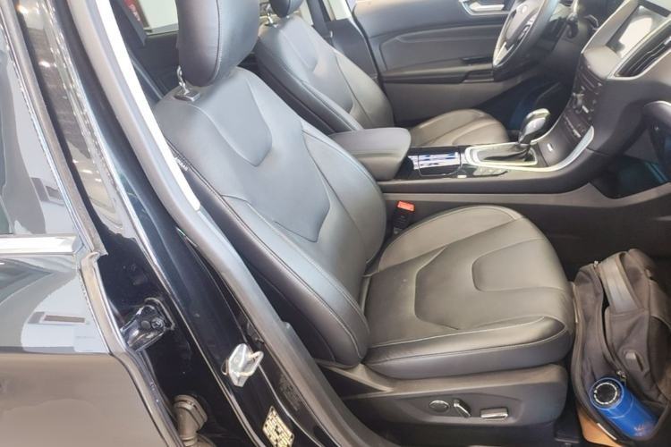 Used Ford Edge 2016 EcoBoost 245 Four-Wheel Drive Titanium 7-Seater Right Front Seat