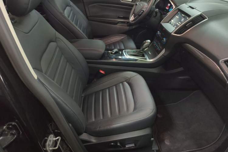 Used Ford Edge 2016 EcoBoost 245 Two-Wheel-Drive Titanium 7-Seater Right Front Seat