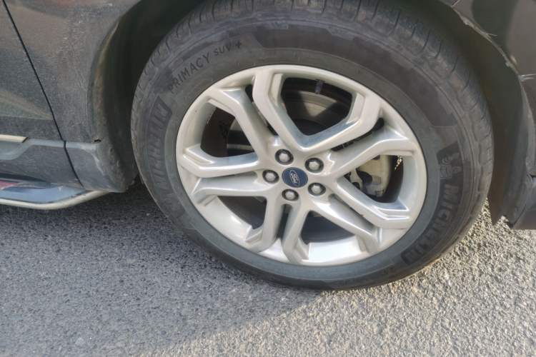 Used Ford Edge 2016 EcoBoost 245 Four-Wheel Drive Titanium Edition 7-Seater Right Front Wheel Hub
