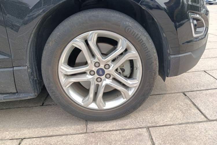 Used Ford Edge 2016 EcoBoost 245 Two-Wheel-Drive Titanium 7-Seater Right Front Wheel Hub