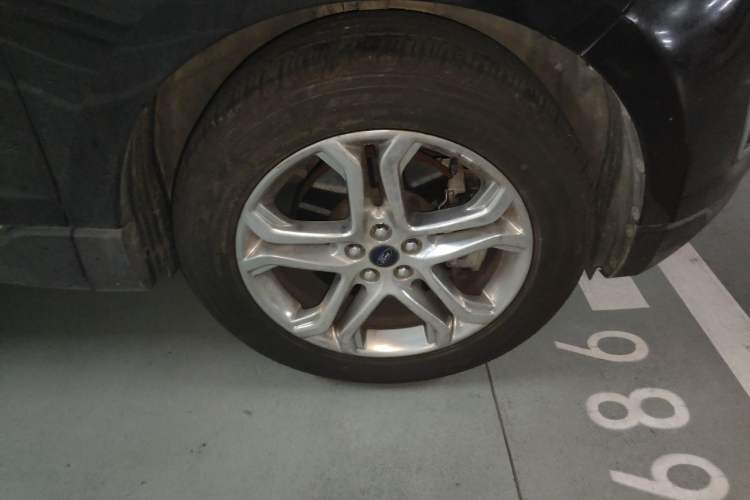 Used Ford Edge 2016 EcoBoost 245 Two-Wheel-Drive Titanium 7-Seater Right Front Wheel Hub