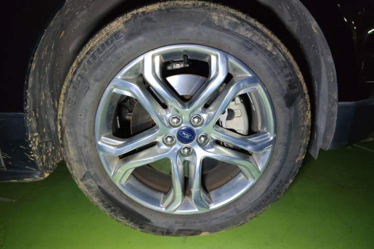 Used Ford Edge 2016 EcoBoost 245 Four-Wheel Drive Titanium Edition 7-Seater Right Front Wheel Hub