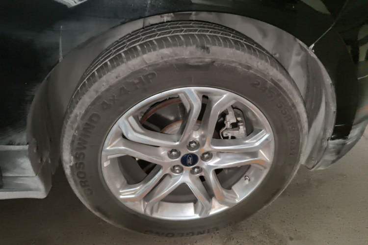 Used Ford Edge 2016 EcoBoost 245 Four-Wheel Drive Titanium Edition 7-Seater Right Front Wheel Hub
