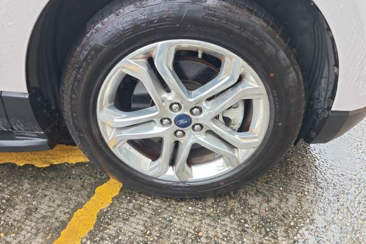 Used Ford Edge 2016 EcoBoost 245 Four-Wheel Drive Titanium Edition 7-Seater Right Front Wheel Hub