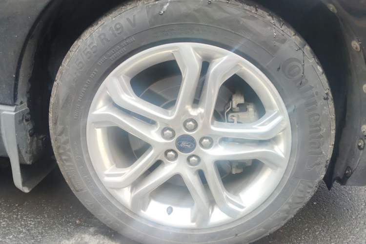 Used Ford Edge 2016 EcoBoost 245 Two-Wheel-Drive Titanium 7-Seater Right Front Wheel Hub