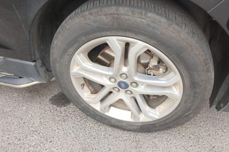 Used Ford Edge 2016 EcoBoost 245 Two-Wheel-Drive Titanium 7-Seater Right Front Wheel Hub