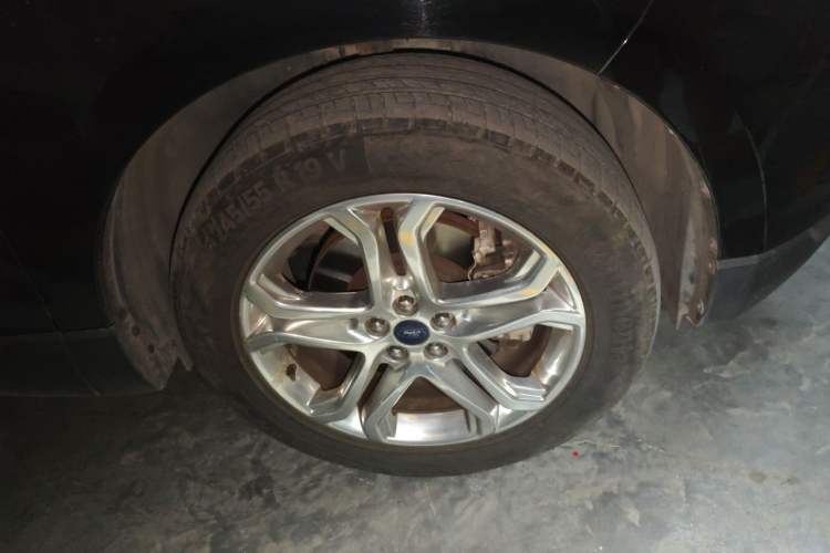 Used Ford Edge 2016 EcoBoost 245 Four-Wheel Drive Titanium Edition 7-Seater Right Front Wheel Hub
