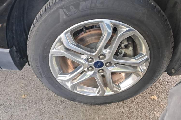 Used Ford Edge 2016 EcoBoost 245 Four-Wheel Drive Titanium Edition 7-Seater Right Front Wheel Hub