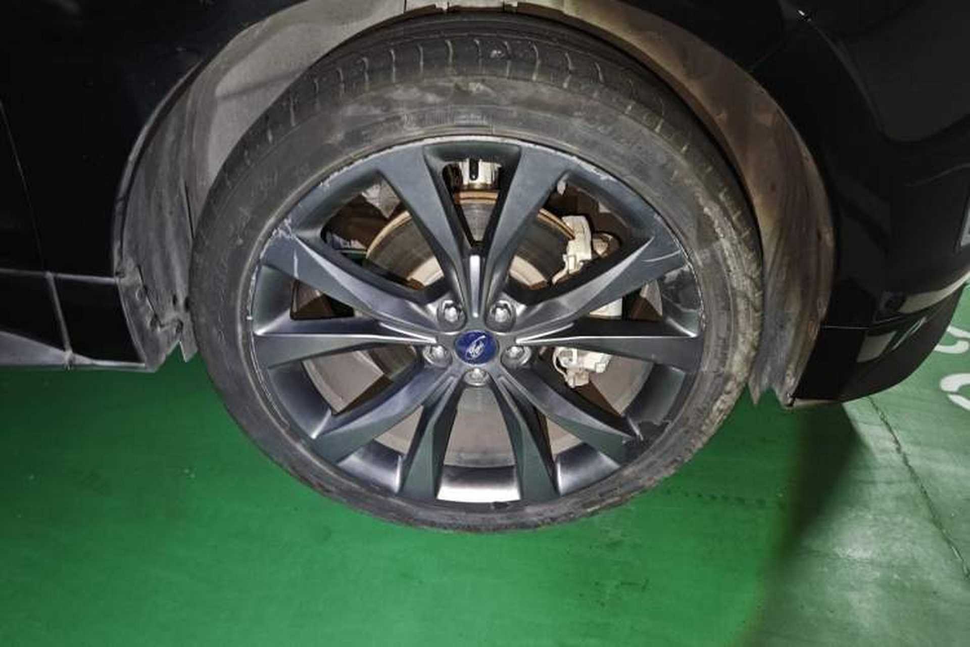 Used Ford Edge 2016 EcoBoost 330 V6 Four-Wheel Drive Sporty 7-Seater Right Front Wheel Hub