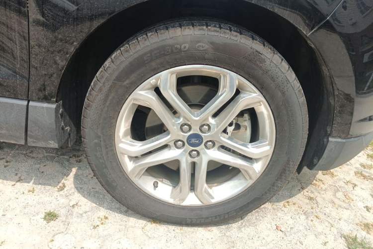 Used Ford Edge 2016 EcoBoost 245 Four-Wheel Drive Titanium Edition 7-Seater Right Front Wheel Hub