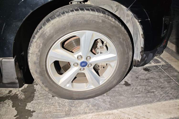 Used Ford Edge 2016 EcoBoost 245 Two-Wheel-Drive Titanium 5-Seater Right Front Wheel Hub
