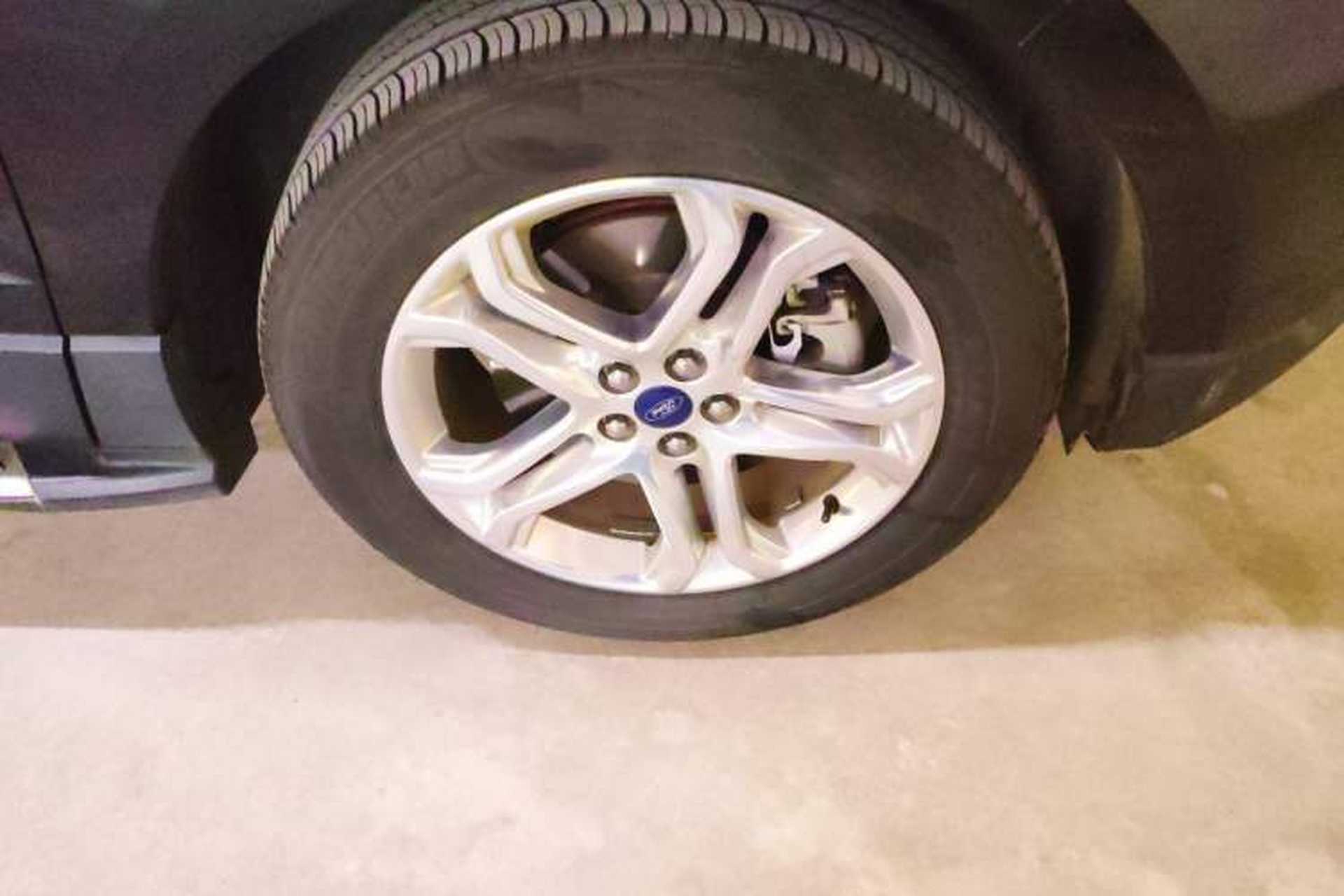 Used Ford Edge 2016 EcoBoost 245 Two-Wheel-Drive Titanium 7-Seater Right Front Wheel Hub