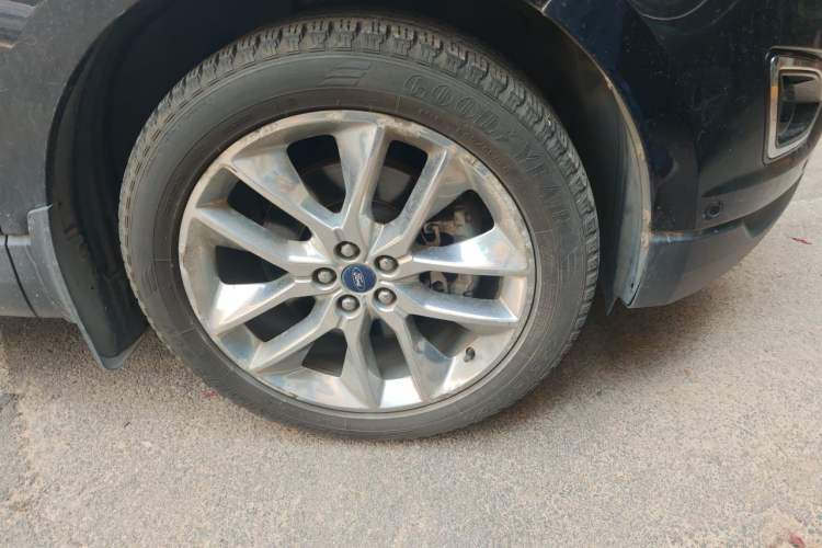 Used Ford Edge 2016 EcoBoost 245 Four-Wheel Drive Titanium 7-Seater Right Front Wheel Hub