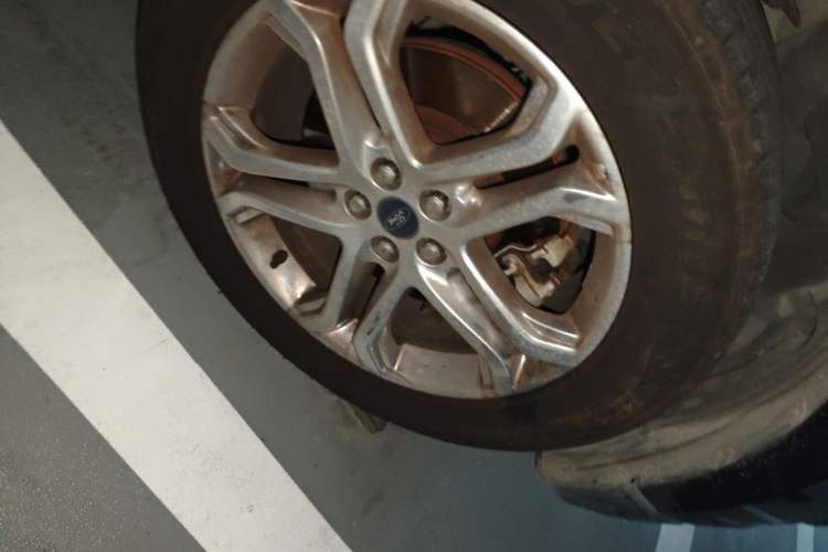 Used Ford Edge 2016 EcoBoost 245 Two-Wheel-Drive Titanium 7-Seater Right Front Wheel Hub