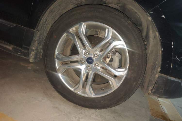 Used Ford Edge 2016 EcoBoost 245 Two-Wheel-Drive Titanium 7-Seater Right Front Wheel Hub