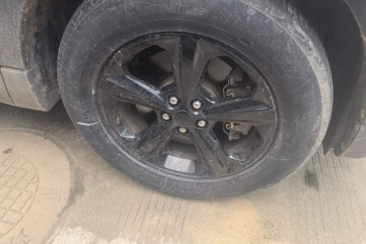 Used Ford Edge 2016 EcoBoost 245 Two-Wheel-Drive Titanium 5-Seater Right Front Wheel Hub