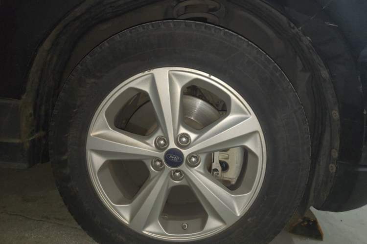Used Ford Edge 2016 EcoBoost 245 Two-Wheel-Drive Titanium 5-Seater Right Front Wheel Hub