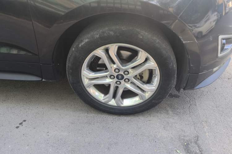 Used Ford Edge 2016 EcoBoost 245 Two-Wheel-Drive Titanium 7-Seater Right Front Wheel Hub