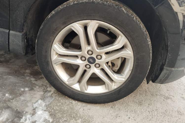 Used Ford Edge 2016 EcoBoost 245 Four-Wheel Drive Titanium Edition 7-Seater Right Front Wheel Hub