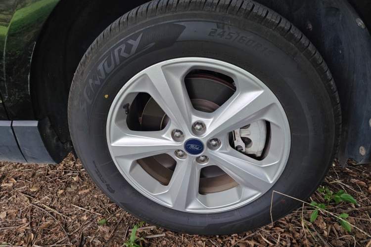 Used Ford Edge 2016 EcoBoost 245 Two-Wheel-Drive Titanium 5-Seater Right Front Wheel Hub