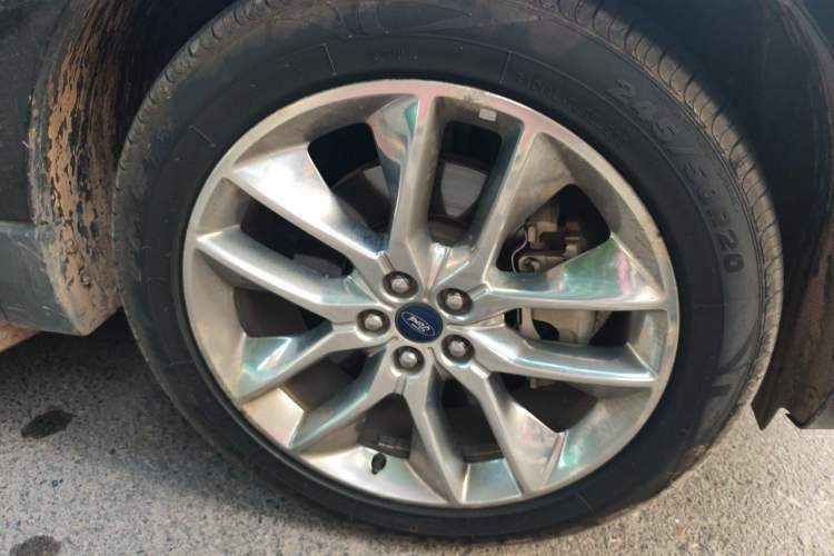 Used Ford Edge 2016 EcoBoost 245 Four-Wheel Drive Titanium 7-Seater Right Front Wheel Hub