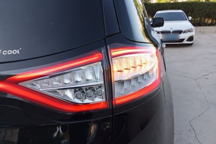 Used Ford Edge 2016 EcoBoost 245 Two-Wheel-Drive Titanium 7-Seater Right Rear Taillight