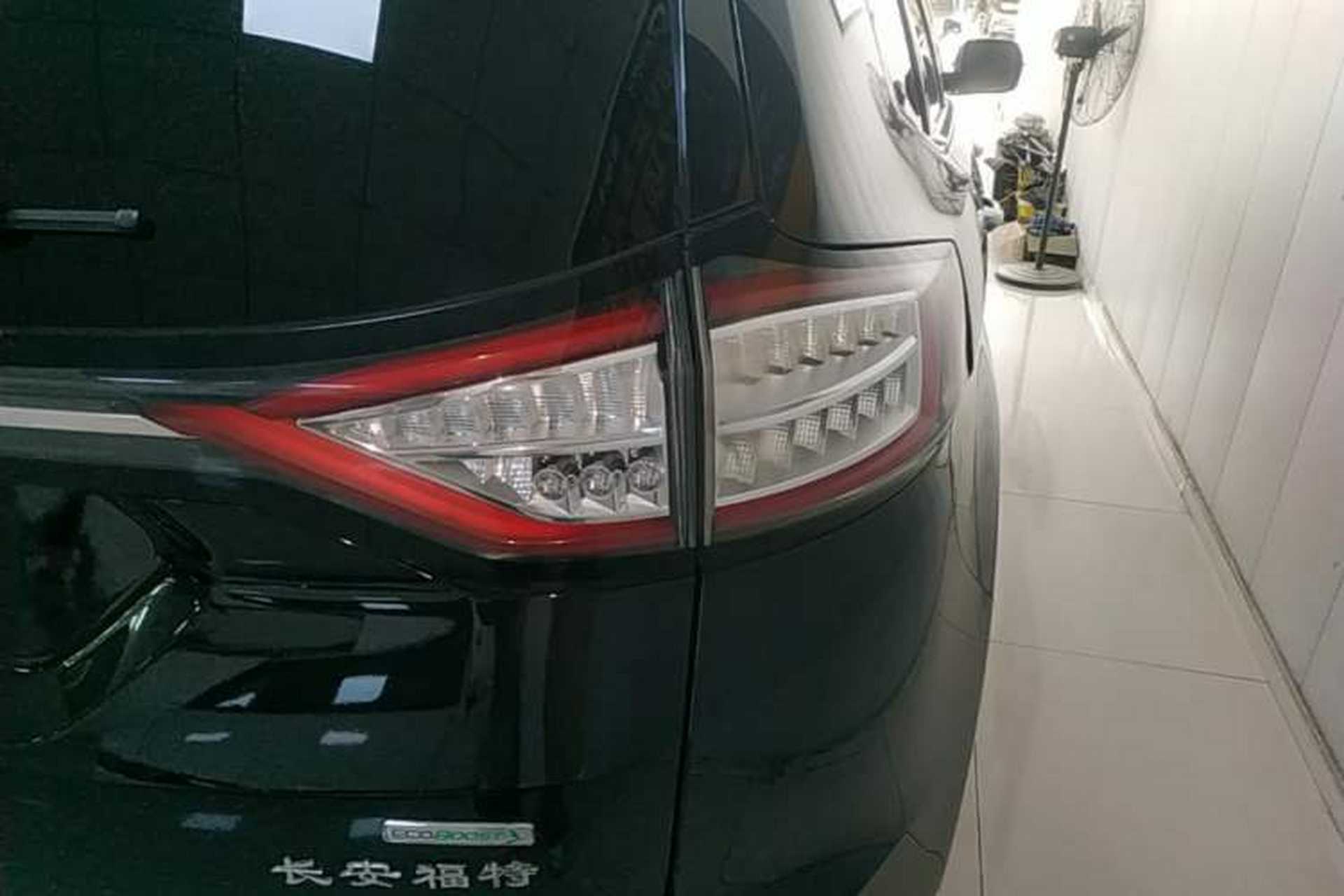 Used Ford Edge 2016 EcoBoost 245 Two-Wheel-Drive Titanium 5-Seater Right Rear Taillight