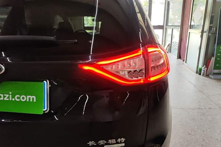 Used Ford Edge 2016 EcoBoost 245 Two-Wheel-Drive Titanium 7-Seater Right Rear Taillight