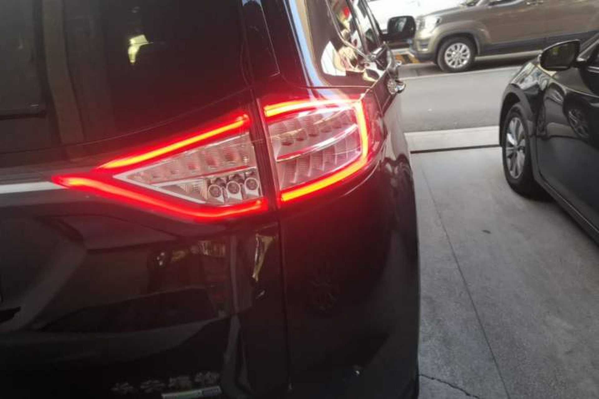Used Ford Edge 2016 EcoBoost 245 Four-Wheel Drive Titanium Edition 7-Seater Right Rear Taillight