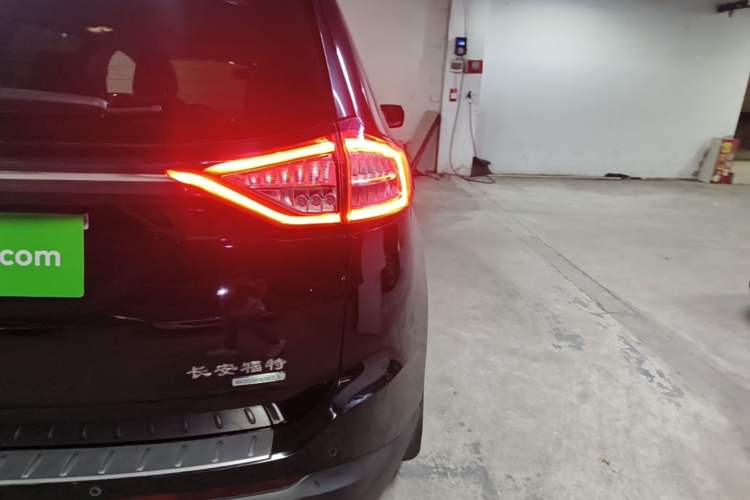 Used Ford Edge 2016 EcoBoost 245 Two-Wheel-Drive Titanium 7-Seater Right Rear Taillight