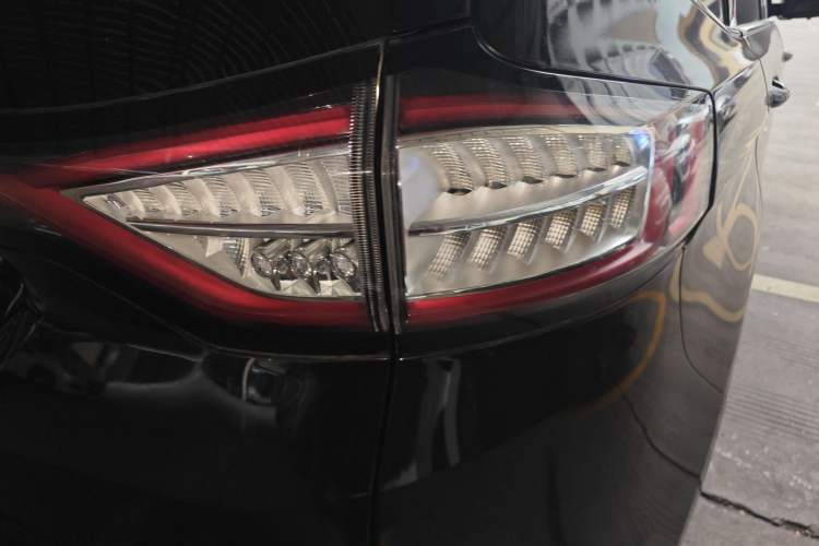 Used Ford Edge 2016 EcoBoost 245 Two-Wheel-Drive Titanium 5-Seater Right Rear Taillight